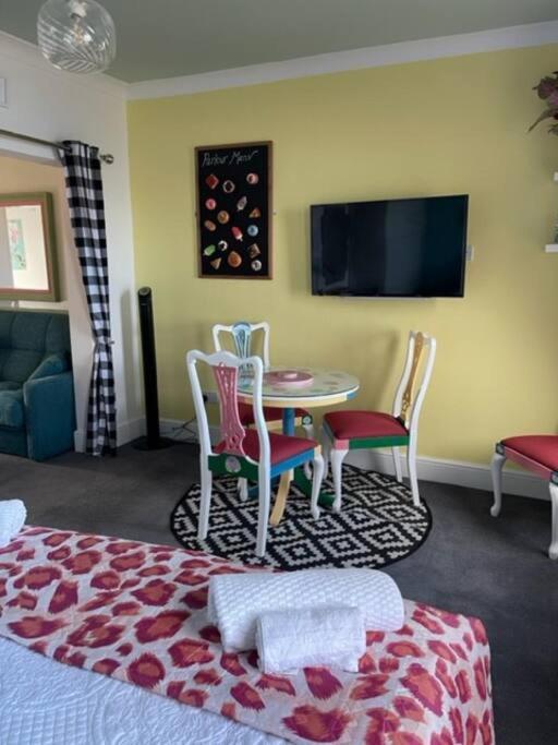 "The Parlour" Seafront Apartment イーストボーン エクステリア 写真