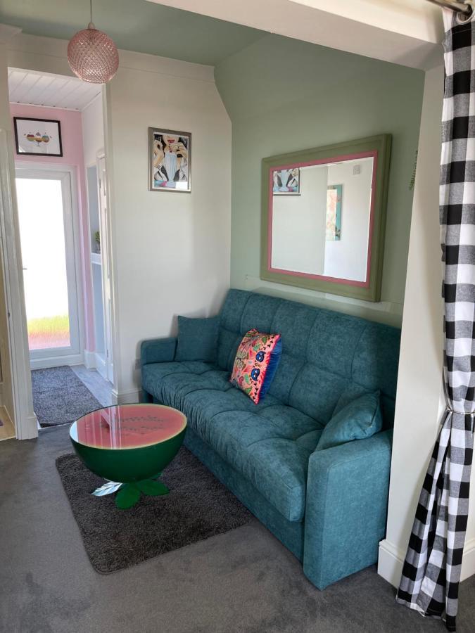 "The Parlour" Seafront Apartment イーストボーン エクステリア 写真