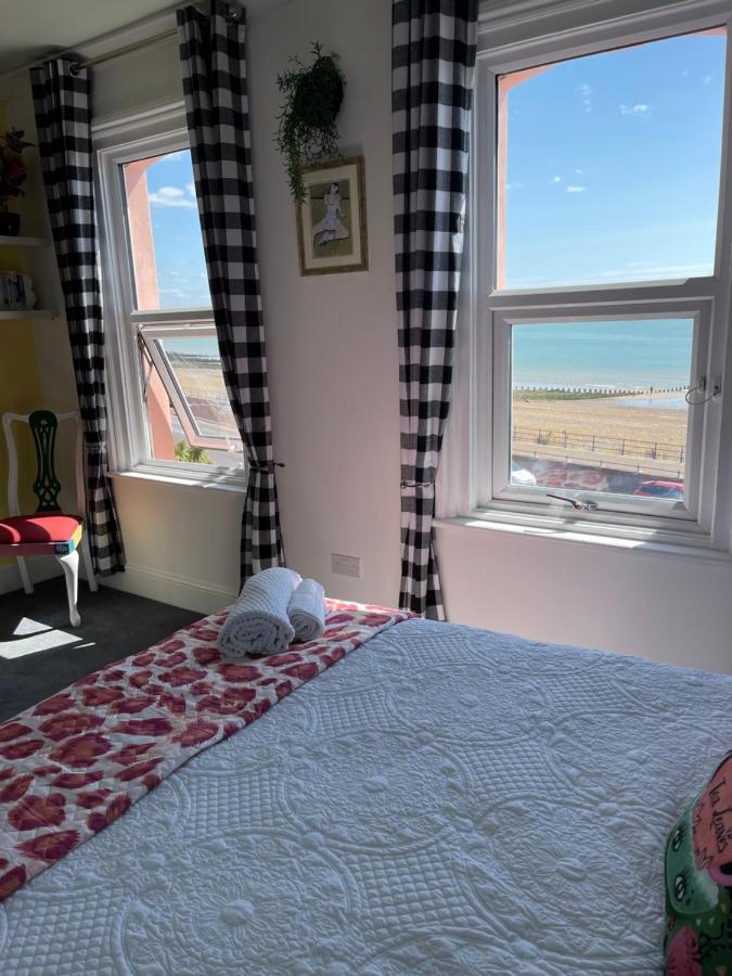 "The Parlour" Seafront Apartment イーストボーン エクステリア 写真